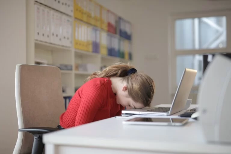 ¿Cuánto cobra un abogado laboral?